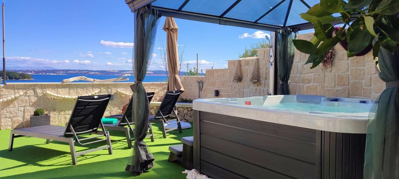Luxury Sunrise Jacuzzi Apts, 50 M From The Beach كالي المظهر الخارجي الصورة