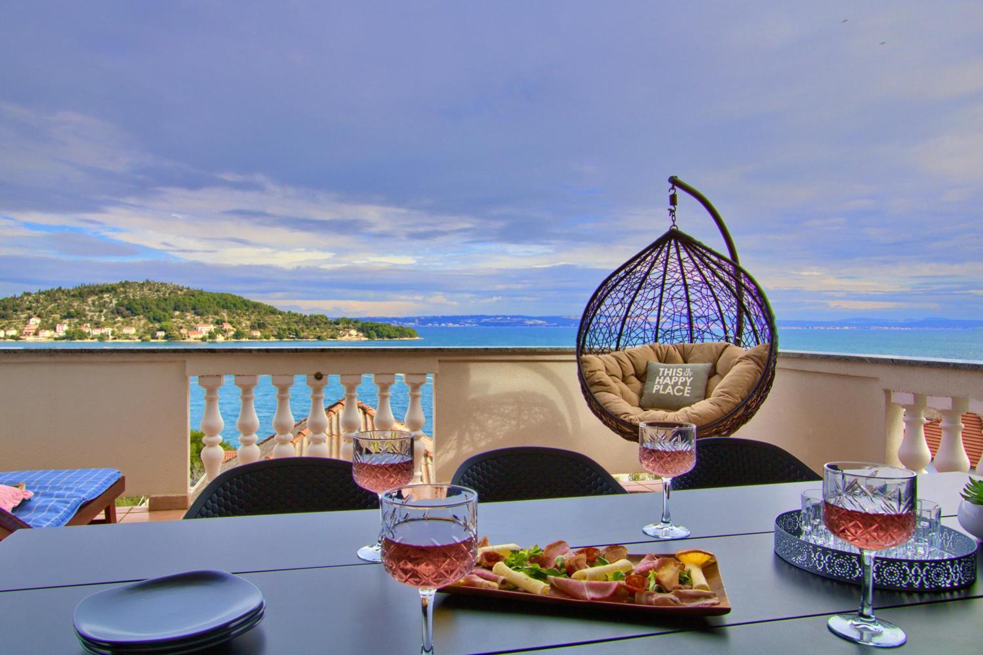 Luxury Sunrise Jacuzzi Apts, 50 M From The Beach كالي الغرفة الصورة