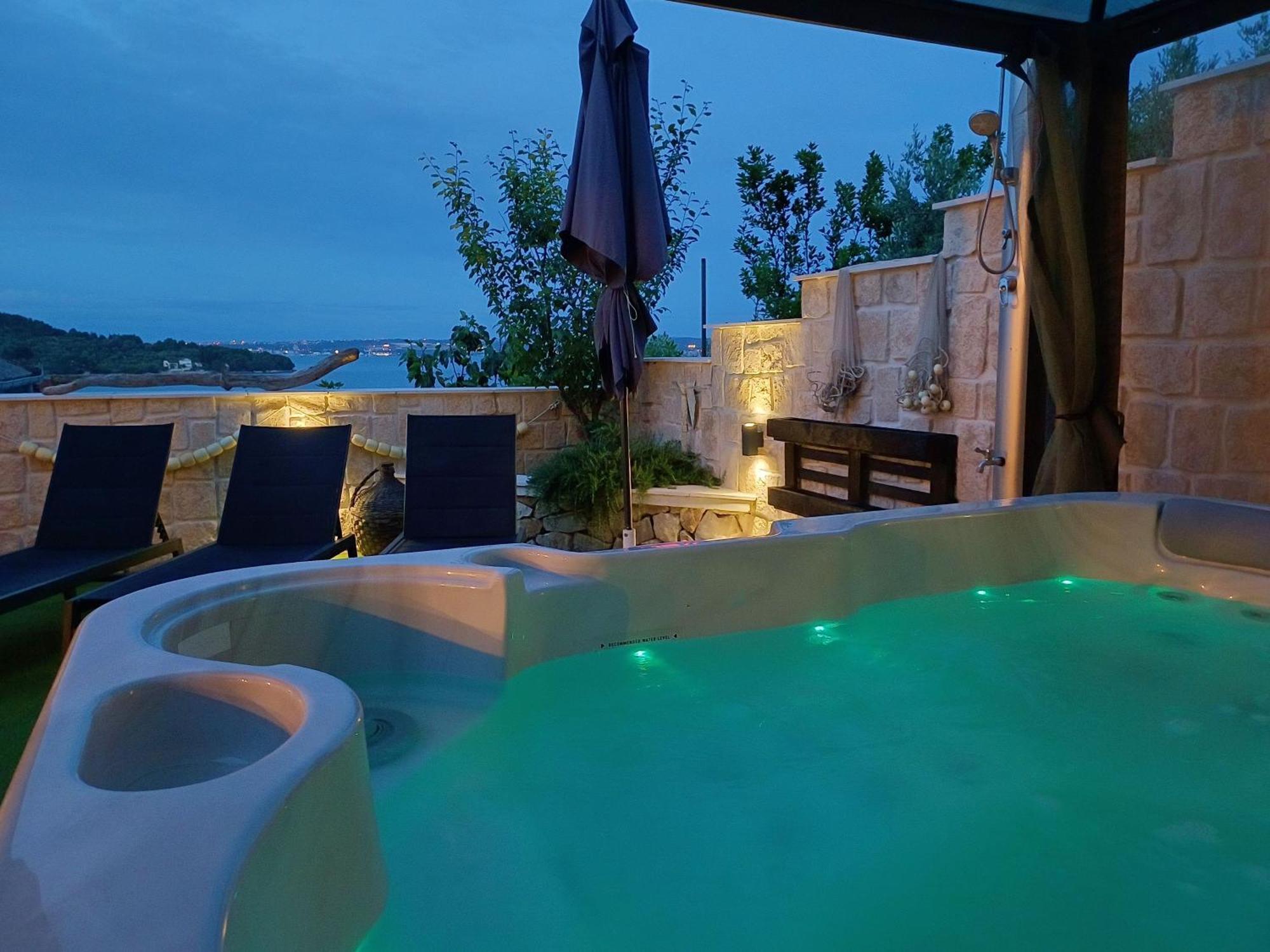 Luxury Sunrise Jacuzzi Apts, 50 M From The Beach كالي المظهر الخارجي الصورة